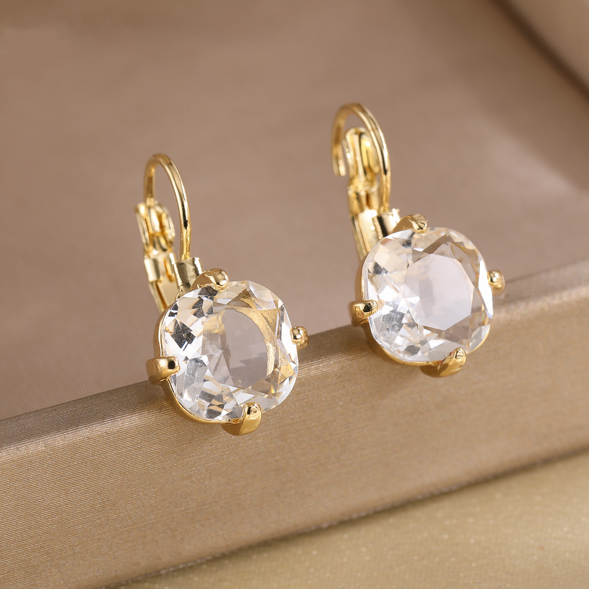 Elegant Claw-Shaped Stud Earri - Women Formal Event Wear recensie en prijs