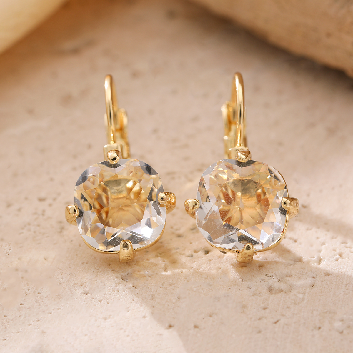 Elegant Claw-Shaped Stud Earri - Women Formal Event Wear recensie en prijs