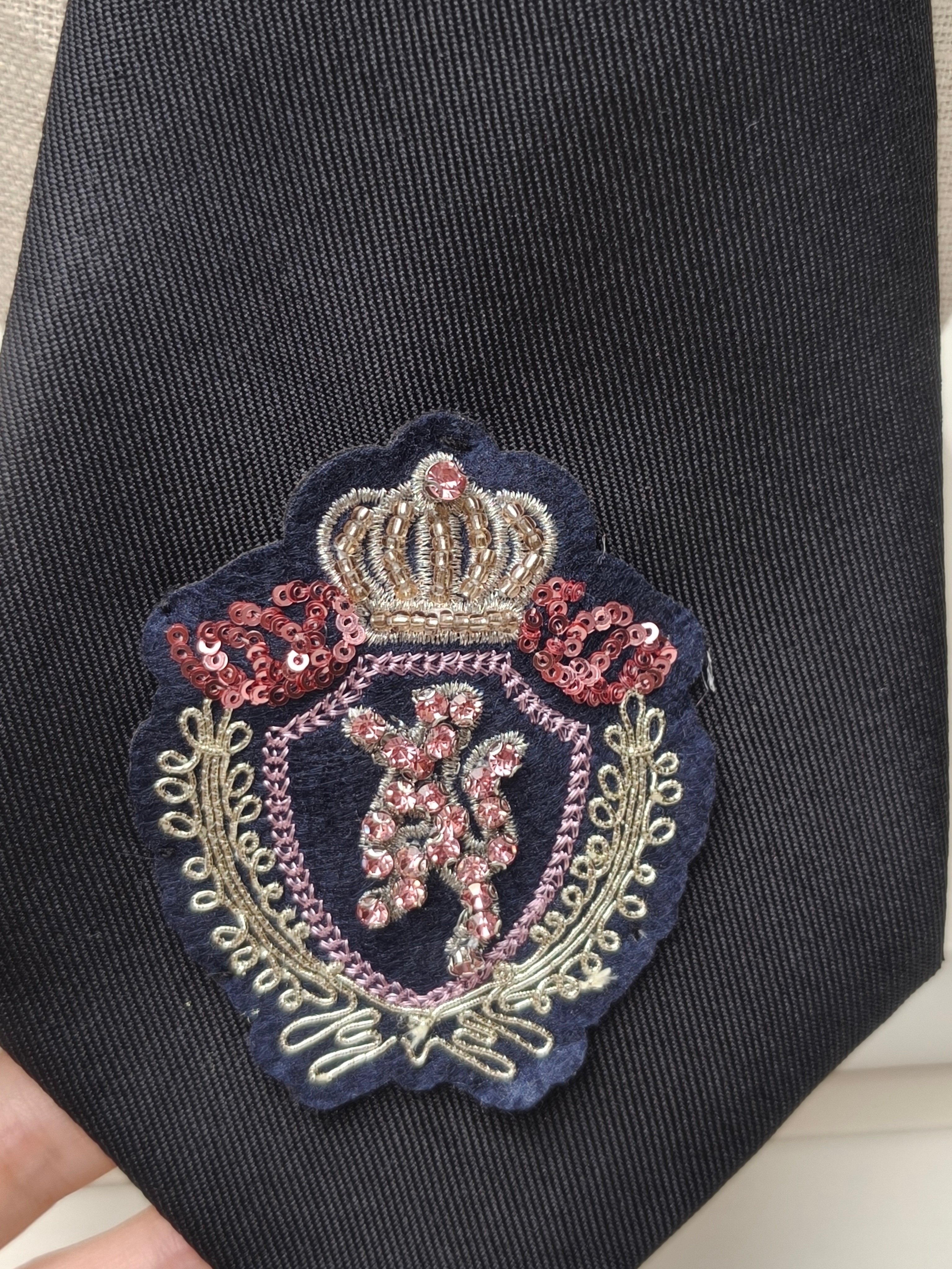 High-End Crown Badge Black Tie - Women Formal Event Wear recensie en prijs